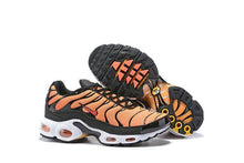 Load image into Gallery viewer, Nike Air Max 97 Sneaker Organe