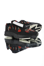 Load image into Gallery viewer, Adidas YEEZY700 Absolute Vintage Sneaker - Black