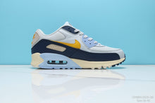 Load image into Gallery viewer, Nike Air Max 90 Sneaker
