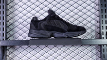 Load image into Gallery viewer, Adidas YEEZY700 Originals Sneaker - Black