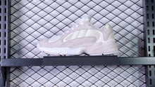 Load image into Gallery viewer, Adidas YEEZY700 Originals Sneaker - Grey