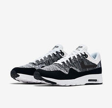 Load image into Gallery viewer, Nike Air Max Sneaker